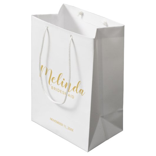 Moderne Script Gold Personalisierte Bridesmaier Mittlere Geschenktüte (Vorderseite Schrägansicht)