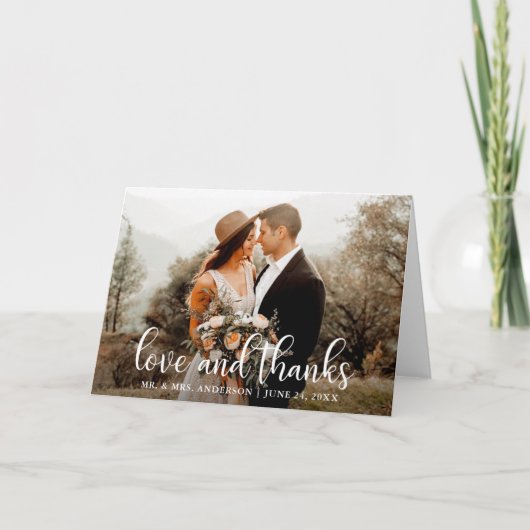 Moderne Script Hochzeit Liebe und Dank geklappt Dankeskarte (Vorderseite)