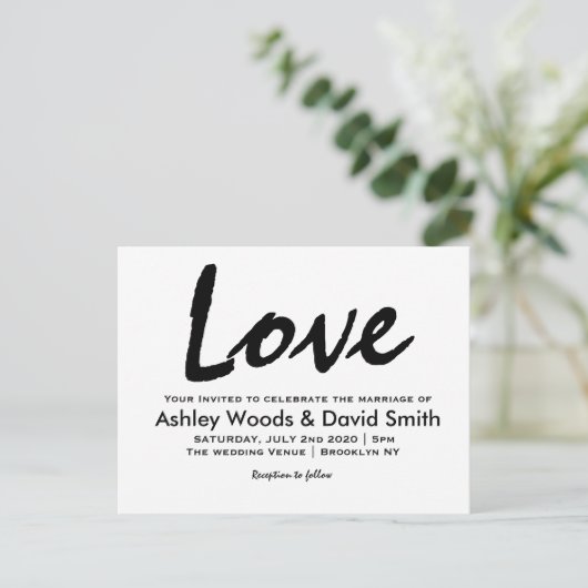 Moderne Script Hochzeitseinladung Postkarte (Stehend Vorderseite)