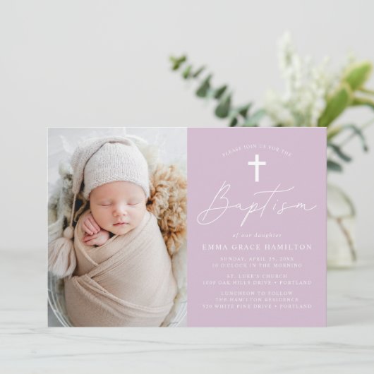 Moderne Script Light Lila Foto Taufe Einladung (Stehend Vorderseite)