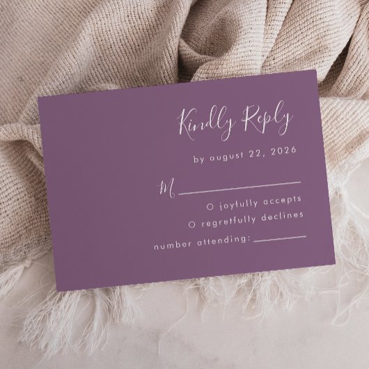 Moderne Script Mauve Wedding RSVP Karte