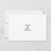 Moderne Script Minimal Calligraphy White Wedding RSVP Karte (Rückseite)