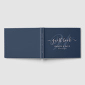 Moderne Script Navy Blue and Blush Monogram Weddin Gästebuch (Voll)