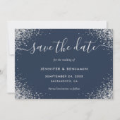 Moderne Script Navy Blue und Silver Glitzer Hochze Save The Date (Vorderseite)