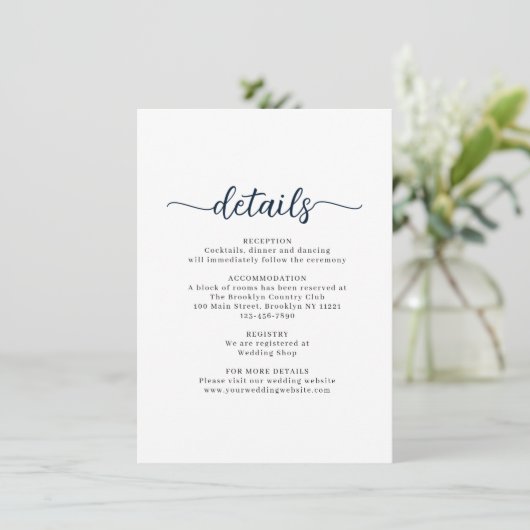 Moderne Script Navy Blue Wedding Details Begleitkarte (Stehend Vorderseite)
