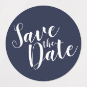Moderne Script Navy Blue Wedding Save the Date Lab Etiketten (Design 2)