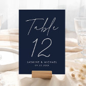 Moderne Script Navy Wedding Tischnummer Card