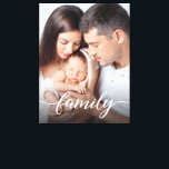 Moderne Script Personalisiert Family Foto Leinwand<br><div class="desc">Genießen Sie Ihre Lieblingsfamilienmomente mit unserer individuell anpassbaren, gestreckten Leinwand und einem modernen "Family"-Script-Typ mit weißem Overlay. Diese elegante Leinwand ist nicht nur ein Kunstwerk, sie ist ein Pfand, der das Wesen der Liebe und Zusammengehörigkeit Ihrer Familie wunderbar erfasst. Personalisieren Sie diese Leinwand mit Ihrem Lieblings-Foto und verwandeln Sie sie...</div>