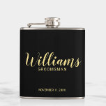 Moderne Script-Personalisierte Trauzeugen Flachmann<br><div class="desc">Moderne Script Personalisiert Trauzeugen Flask mit dem Namen des personalisierten Trauzeugen im modernen Schriftart-Stil mit dem Titel und dem Hochzeitdatum in modernen Sans Serif Schriftart Stil auf schwarzem Hintergrund. Auch perfekt für Vater der Braut, Trauzeuge und mehr. Bitte beachten Sie: Die Details der Folie werden im Kunstwerk simuliert. Bei der...</div>