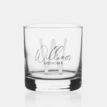 Moderne Script-Personalisierte Trauzeugen Whiskyglas<br><div class="desc">Moderne Minimalistische Personalisierte Monogramm- und Namensgeschenke Dieses Design zeichnet sich durch einen personalisierten Namen im modernen,  grau-modernen Handschrift-Stil Schriftart und Monogramm in hellgrau modernen Sans Serif Schriftart Stil als Hintergrund,  mit Hochzeitsdetails in grau modernen Sans Serif Schriftart Stil. Auch perfekt für Trauzeuge,  Trauzeugin,  Brautmädchen und mehr.</div>