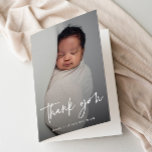 Moderne Script Religious Foto Baptism Dankeskarte<br><div class="desc">Dieses moderne Script Baby Foto Taufe Dankekarte verfügt über ein wunderschönes vollblutendes horizontales Foto und handgeschriebene Dankeschön-Skript und minimalen bearbeitbaren Text. Klicken Sie auf die Schaltfläche Bearbeiten,  um dieses Design anzupassen.</div>