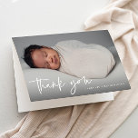 Moderne Script Religious Foto Baptism Dankeskarte<br><div class="desc">Dieses moderne Script Baby Foto Taufe Dankekarte verfügt über ein wunderschönes vollblutendes horizontales Foto und handgeschriebene Dankeschön-Skript und minimalen bearbeitbaren Text. Klicken Sie auf die Schaltfläche Bearbeiten,  um dieses Design anzupassen.</div>