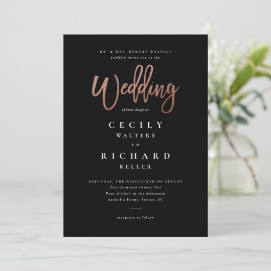 Moderne Script Rose Gold Wedding Einladung (Stehend Vorderseite)