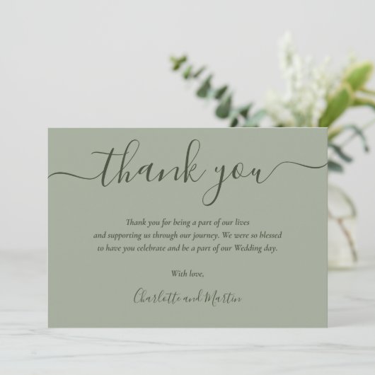 Moderne Script Sage Green Wedding Dankeskarte (Stehend Vorderseite)
