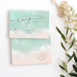 Moderne Script Sand Hearts Beach Hochzeitsszene UA RSVP Karte