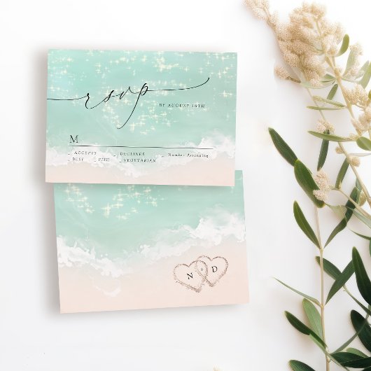 Moderne Script Sand Hearts Beach Hochzeitsszene UA RSVP Karte
