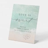 Moderne Script Sand Hearts Beach Liebe ist süß Sockelschild (Vorderseite)