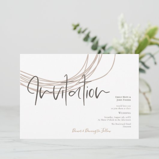 Moderne Script Scribble Circular Line Beige Weddin Einladung (Stehend Vorderseite)