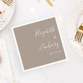 Moderne Script Taupe Hochzeit Serviette