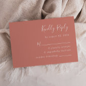 Moderne Script Terracotta Wedding RSVP Karte