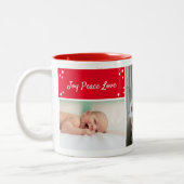 Moderne Script Typografie Weihnachten Rotes Foto Zweifarbige Tasse (Links)