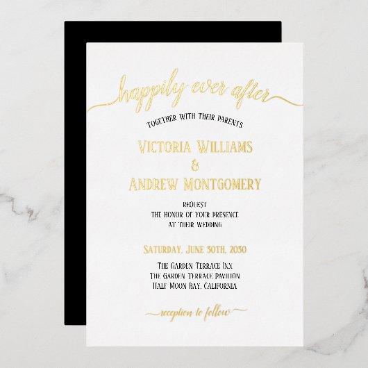 Moderne Script Typografy Black Gold Wedding Folieneinladung (Vorderseite/Rückseite)