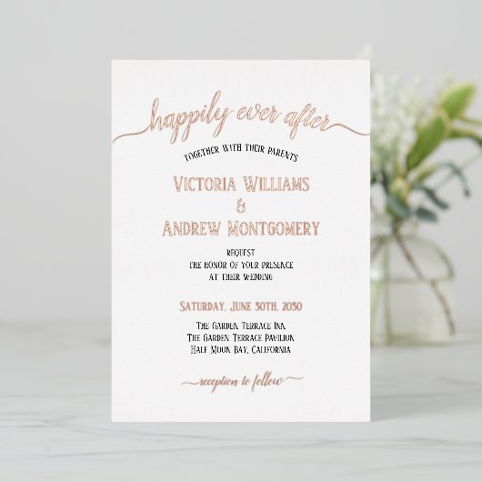 Moderne Script Typografy Rose Gold Wedding Folieneinladung (Stehend vorne)