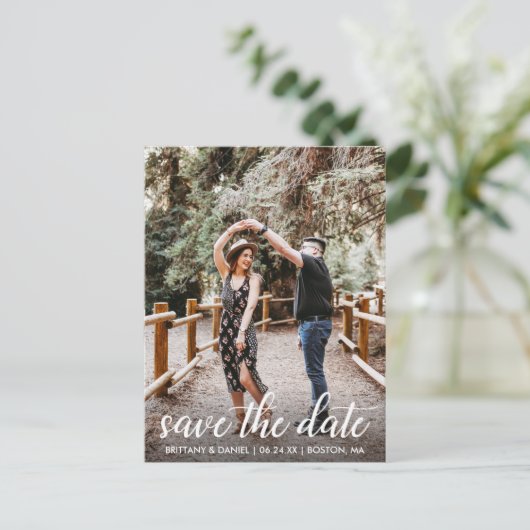 Moderne Script-Verlobung Save the Date Foto Postkarte (Stehend Vorderseite)