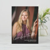 Moderne Script Voll Foto Graduation Party Einladung (Stehend Vorderseite)