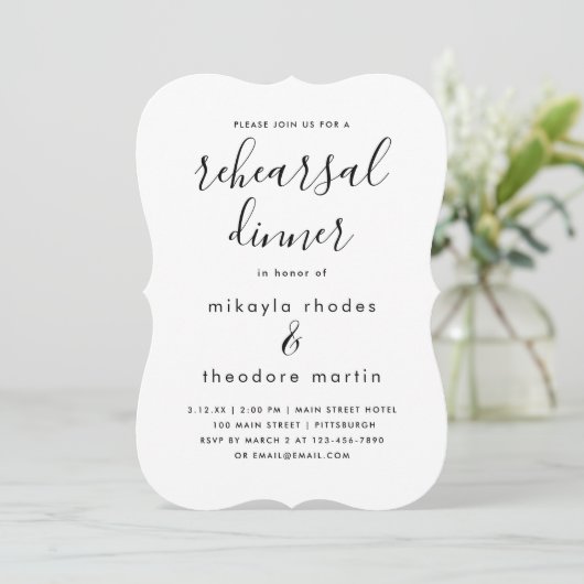Moderne Script Wedding Probe Dinner Card Einladung (Stehend Vorderseite)