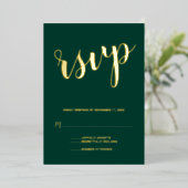 Moderne Script Wedding RSVP Smarald und Gold Folieneinladung (Stehend vorne)