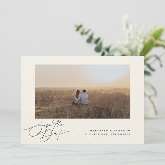 Moderne Script Wedding Website Ivory Foto Save The Date (Stehend Vorderseite)