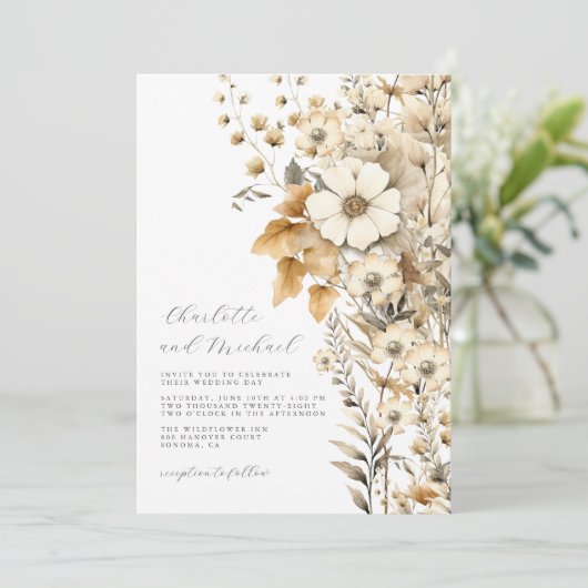 Moderne Script-Wildblume Hochzeit Einladung (Stehend Vorderseite)