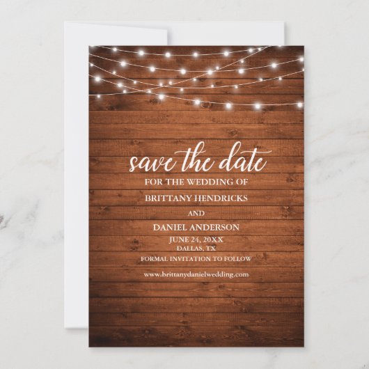 Moderne Script Wood Lights Save the Date Card Einladung (Rückseite)