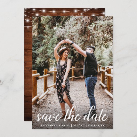 Moderne Script Wood Lights Save the Date Card Einladung (Vorne/Hinten)