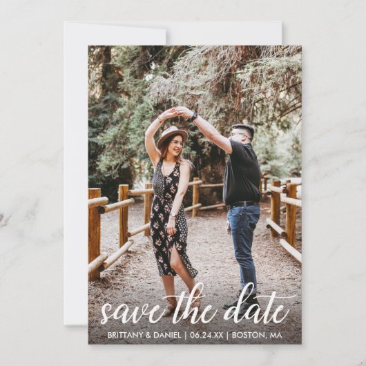Moderne Script Wood Verlobung Save the Date Karte (Vorderseite)