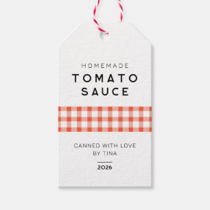 Moderne selbstgemachte Tomatensauce mit kariertem Geschenkanhänger