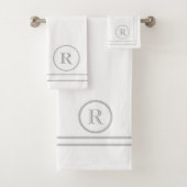 Moderne Serene Elegant Green Einziges Monogramm Badhandtuch Set (Insitu)