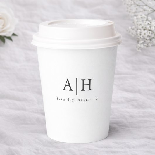 Moderne Serif-Monogramm-Hochzeitsfeier-Papierbeche Pappbecher