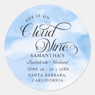 Moderne Sie ist im siebten Himmel Junggesellinnena Runder Aufkleber