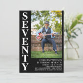 Moderne siebzigste Geburtstagsparty im Foto Einladung (Stehend Vorderseite)