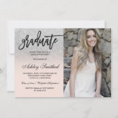 Moderne silberne Glitzer-Rose-Graduierung Typograf Einladung (Vorderseite)