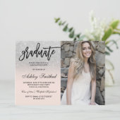 Moderne silberne Glitzer-Rose-Graduierung Typograf Einladung (Stehend Vorderseite)