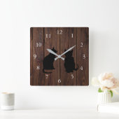 Moderne Silhouetten aus rustikalem Holz Quadratische Wanduhr (Zuhause)