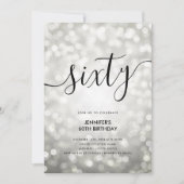 Moderne Silver Glitzer Lights 60. Geburtstag Einladung (Vorderseite)