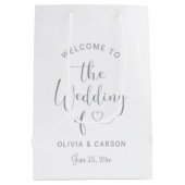 Moderne Silver Heart Script Wedding Willkommen Mittlere Geschenktüte (Rückseite)