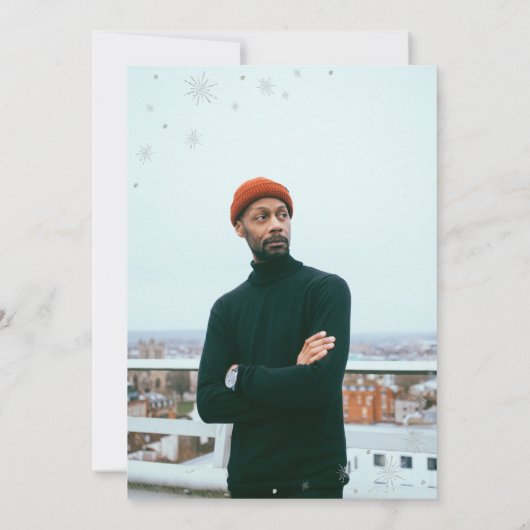 Moderne Silver Überraschung Foto Erwachsene Geburt Einladung (Rückseite)