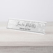Moderne Silver Winter Schneeflocken Schreibtischnamensplakette (Vorderseite )