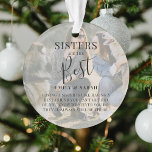 Moderne SISTERS sind das beste Weihnachtsfest im F Ornament<br><div class="desc">Lass deinen Schwestern,  wie viel sie dir mit diesem wunderschön gestalteten 2-Foto-Weihnachtsschmuck bedeutet. Mit 2 Ihrer Lieblingsfotos,  einem weißen Overlay,  dem Text 'Sisters are the Best',  Namen/s und einem süßen Zitat. Der gesamte Text kann mithilfe der bereitgestellten Vorlage leicht angepasst werden. Macht das perfekte Weihnachtsgeschenk!</div>