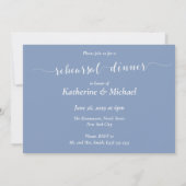Moderne Skript-Staubblaue Hochzeitsprobe-Dinner-Ei Einladung (Rückseite)